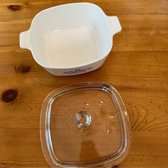 Vintage CorningWare dish 1 1/2 quart casserole dish from the "Blue Cornflower" - Picture 5 of 5